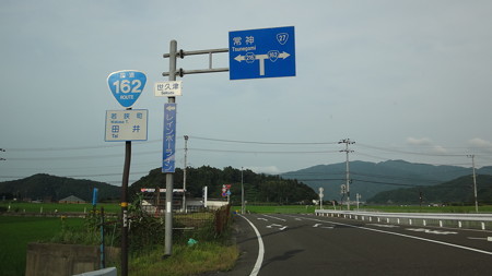 集落を抜けて左折でK216へ