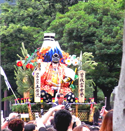 博多祇園山笠 2011 追い山 四番土居流 舁き山 曽我富士誉(そがふじのほまれ)