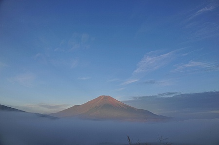 雲海に浮かぶ赤富士1