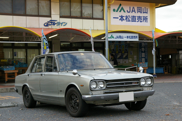 古いGT-Rが現れました。